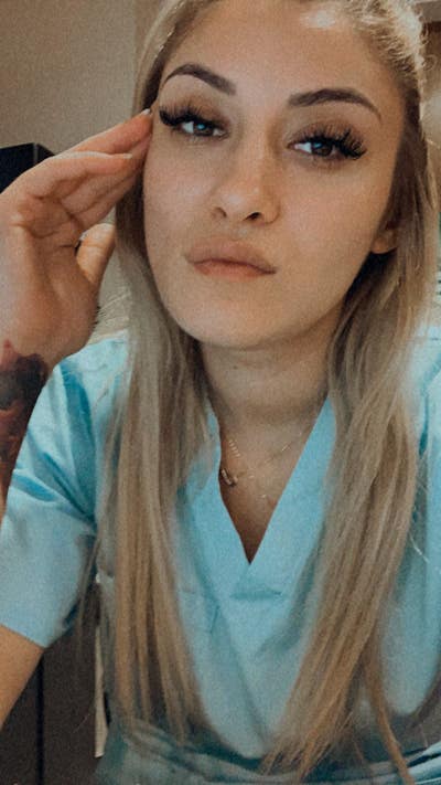 I am a professional female aged 29. I am look... Main Photo