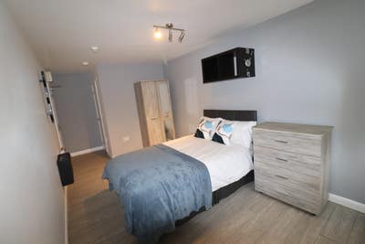 🔥🔥Doubles En Suite-Available Now! Bury Centre🔥 Main Photo