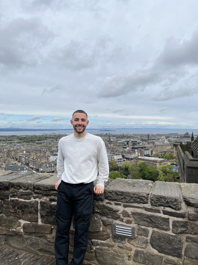 25 y/o professional looking for city centre accom Main Photo