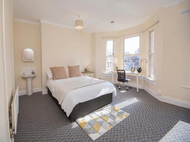 🧹Neat Room in Cromwell Rd🧹 Main Photo