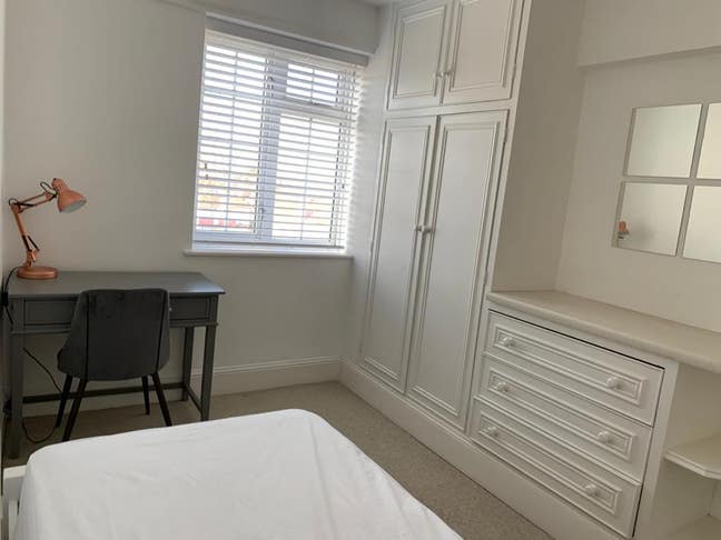 Fully furnished single room, bills included Main Photo