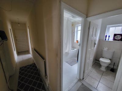 Very spacious double room for rent Main Photo