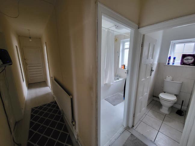 Very spacious double room for rent Main Photo