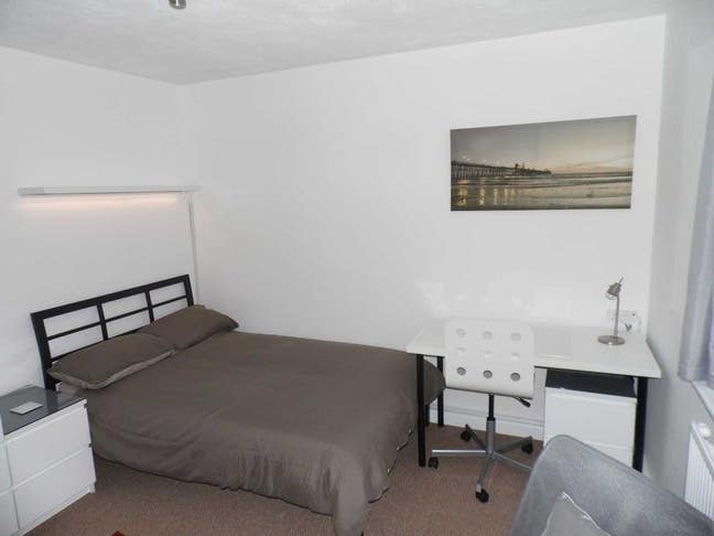 Sunny double room clean and tidy house Main Photo