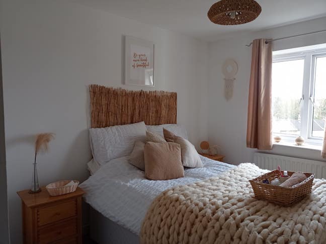 Beautiful double room with river views  Main Photo