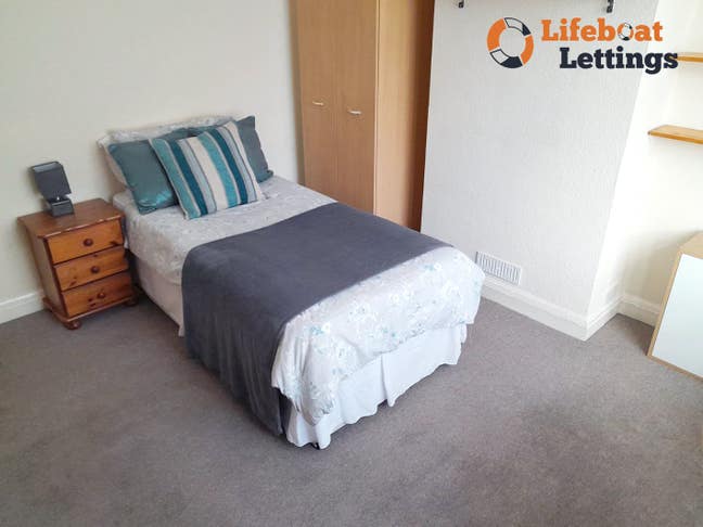 Furnished single bedroom close to station Main Photo