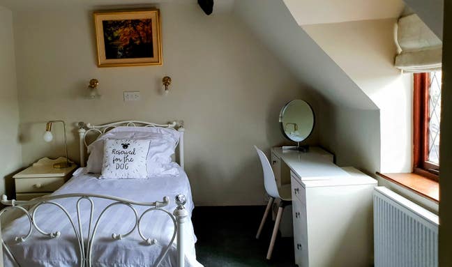  Bedroom, dressing room and private bathroom  Main Photo