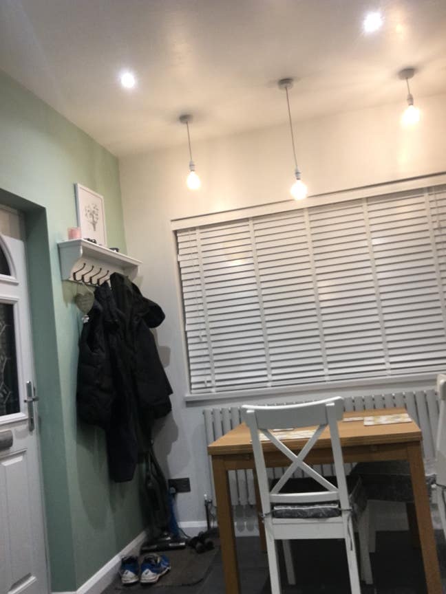 Master en suite room with off street parking  Main Photo