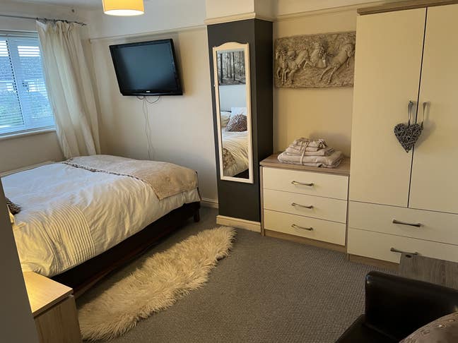 Lovely Double Bedroom Main Photo