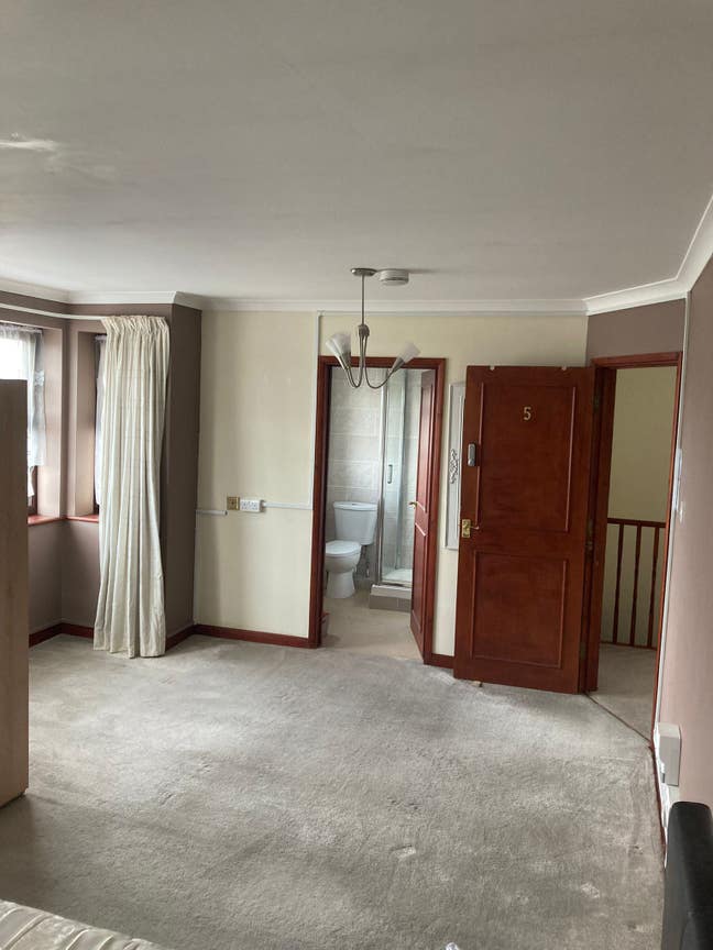 Big en-suite room (kitchenette to be added) Main Photo