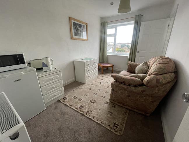 Small Studio Flat - Halesowen Main Photo