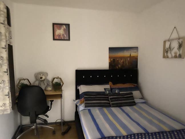 Spacious  room furnished, Female preferred Main Photo