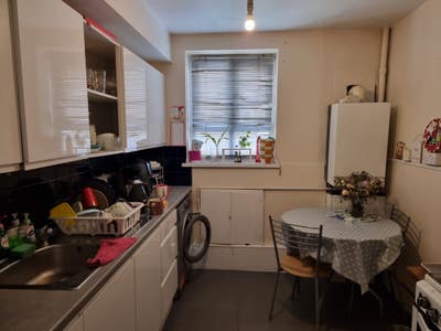 Double room in a quiet flat Bow Station and dlr Main Photo