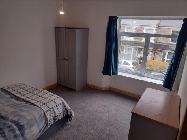 Large Double Room in Friendly Shared House Main Photo