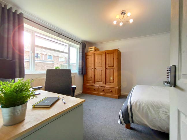 Sociable Houseshare - No Fees - No Deposit Main Photo
