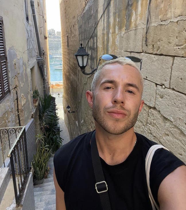 Professional seeking a double room Main Photo