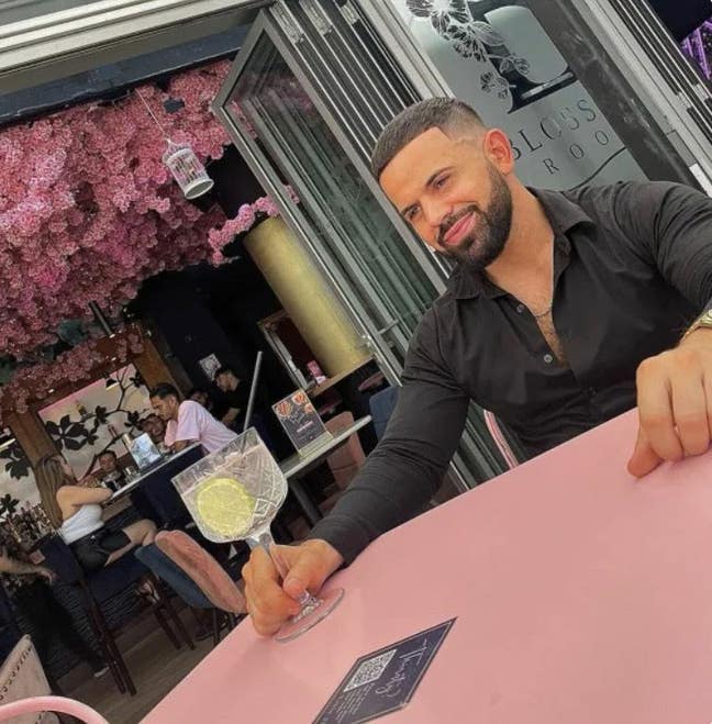 Professional looking for 1 or 2 bed flat in London Main Photo