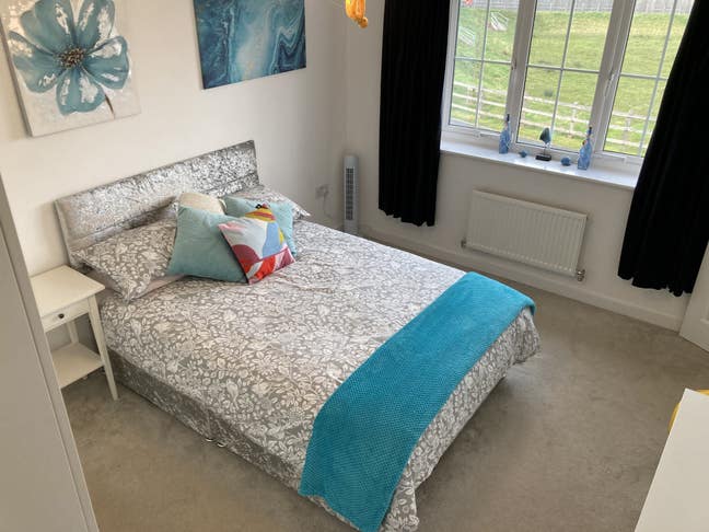 Large Double Room with en-suite. Main Photo