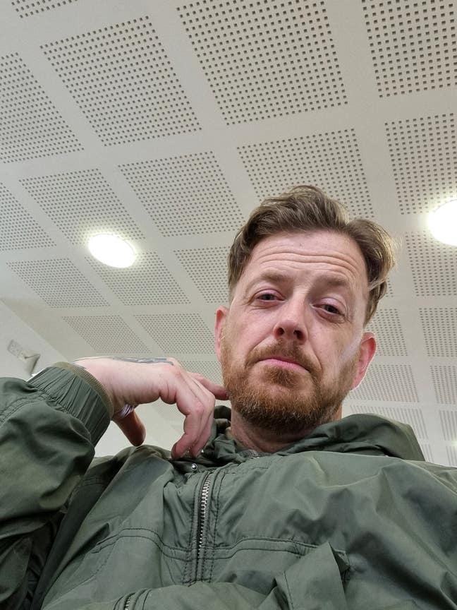 I am a professional male aged 48. I am lookin... Main Photo