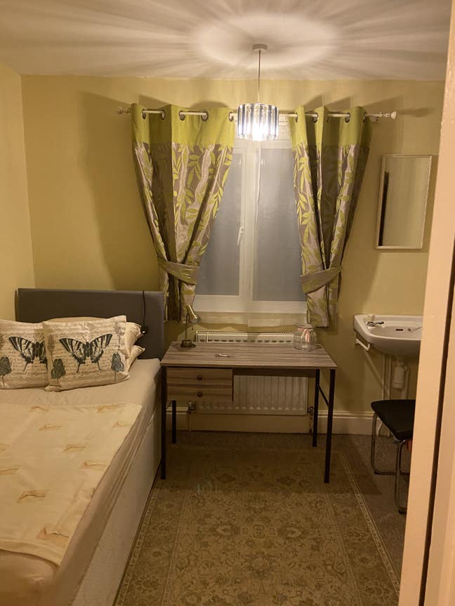  refurbished single room next Light cinema Main Photo