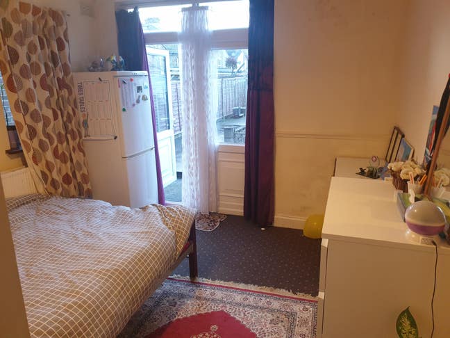 ROOM TO LET Main Photo