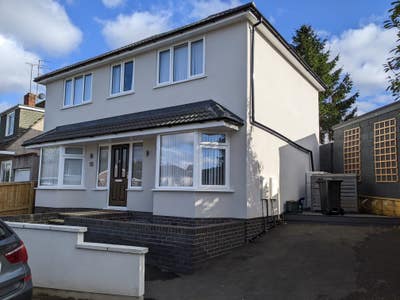Large Ensuite in 4-Bed Detached House [BS16]🏡 Main Photo