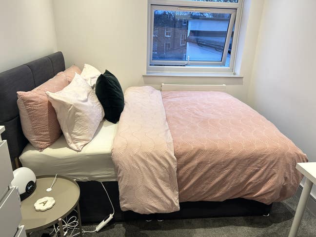 Lovely spacious flat, perfectly located  Main Photo