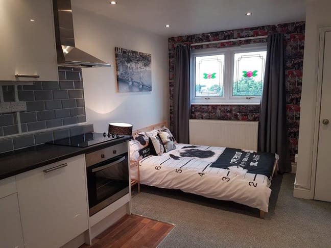 Self-Contained Studio Flat in SE18 Main Photo