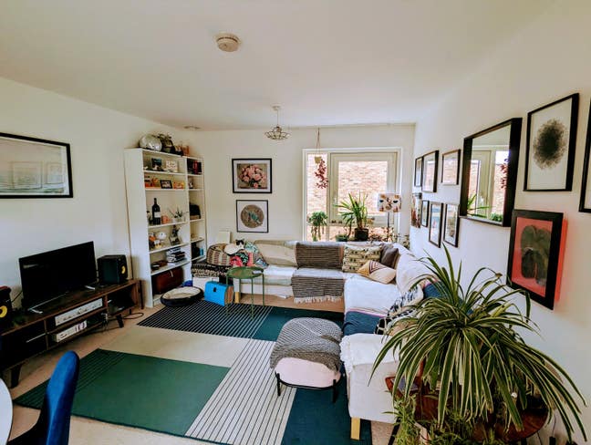 Large and modern double Room (Inc bills)  Main Photo