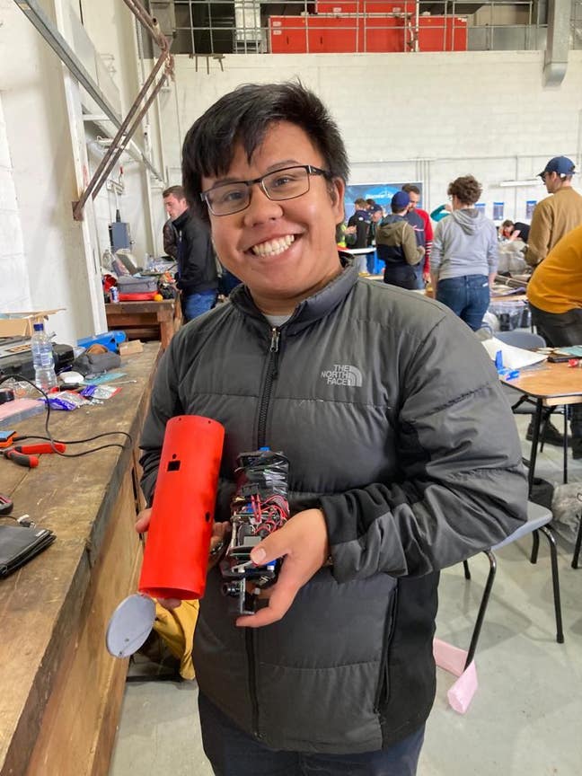 Junior Professional - Looking for a room to rent  Main Photo