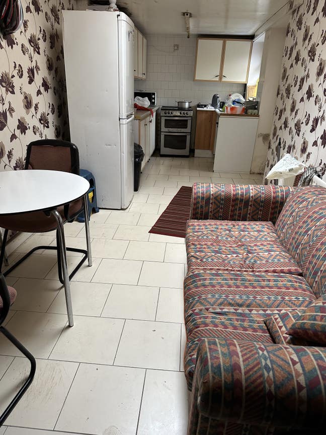 1Big Bedroom for rent near Rochdale Train station Main Photo