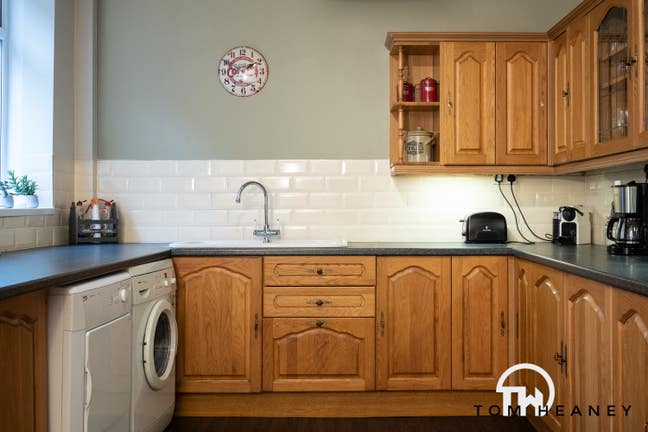 Large Double en-suite Room  Main Photo
