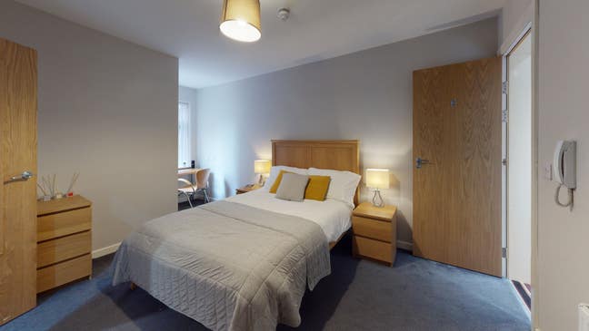 STUNNING - Large Double Bedroom with En-Suite Main Photo