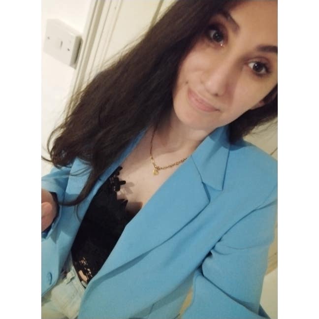 29yo Professional seeks a single or double room.  Main Photo