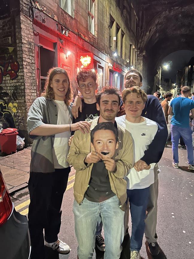 Looking for golfing flatmate Main Photo