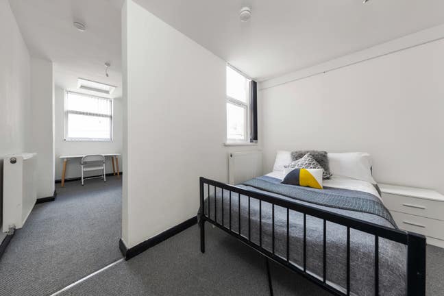 "Ensuite Double Room on Terry Road in CV1" Main Photo