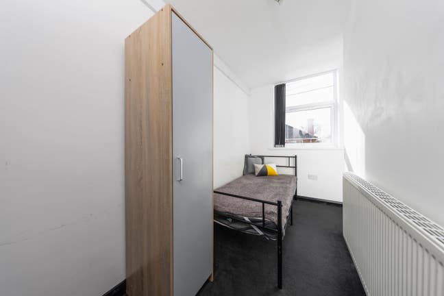"Ensuite Attic Room on Terry Road in CV1" Main Photo