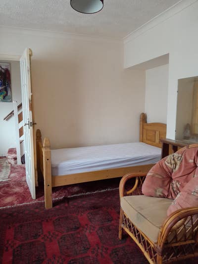 Large Single Room for rent  Main Photo