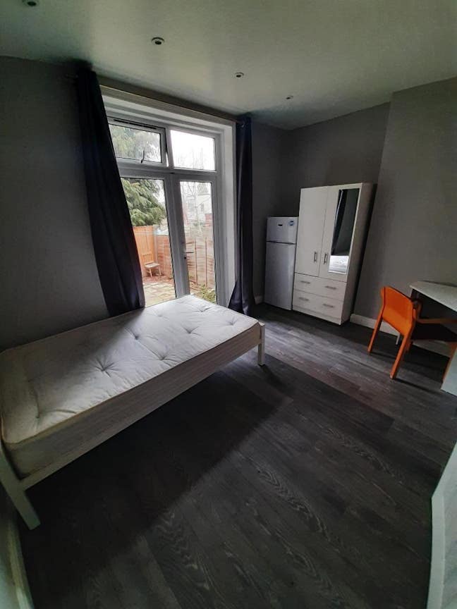 Double Studio Refurbished, link Euston Paddington Main Photo