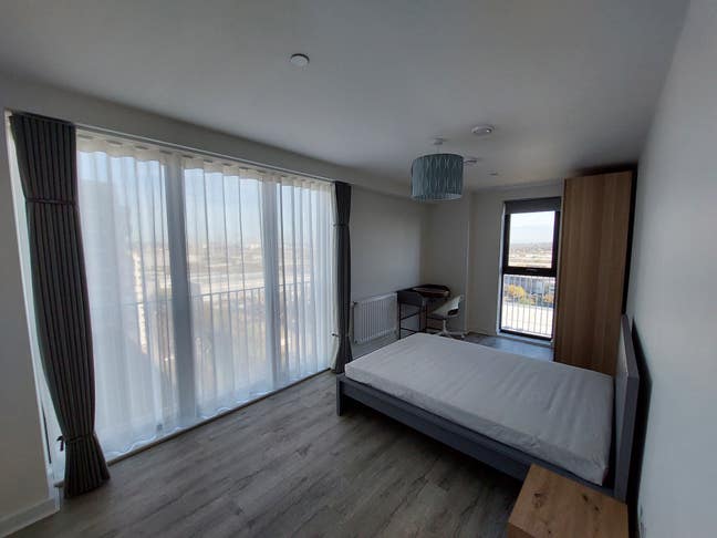 Spacious en-suite double with amazing view Main Photo