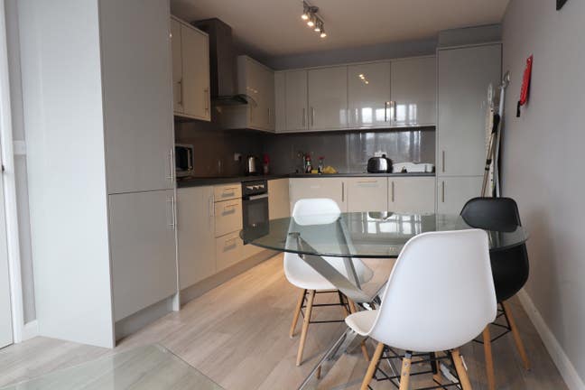 Double En-Suite Rooms - Private Car park inc 🏡🔥  Main Photo