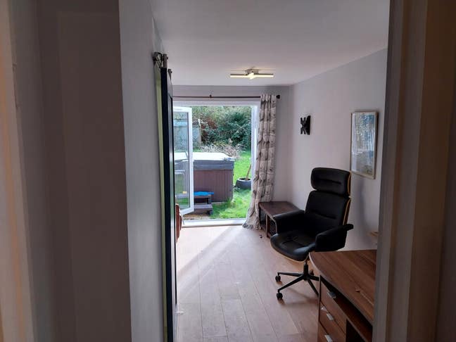 Separate annex to let Main Photo