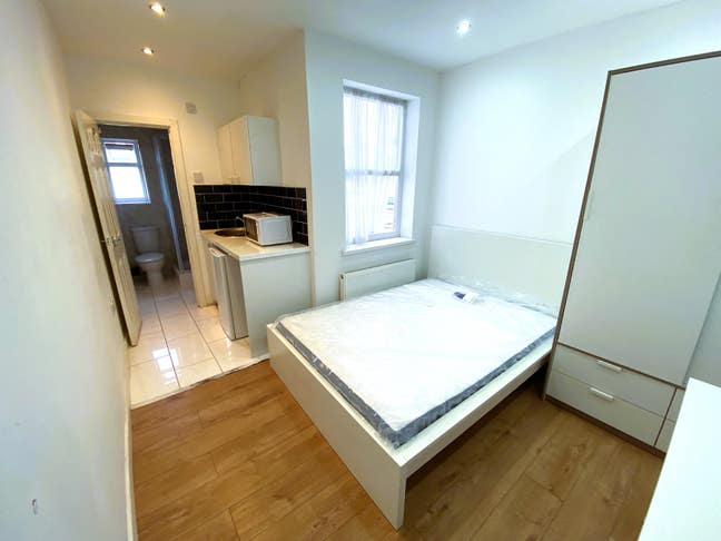Bedsit Studio £875 All Bills Included Main Photo