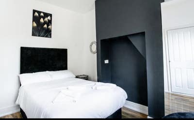 Modern double ensuite room CB1  Main Photo