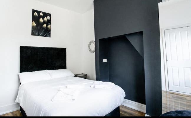 Modern double ensuite room CB1  Main Photo