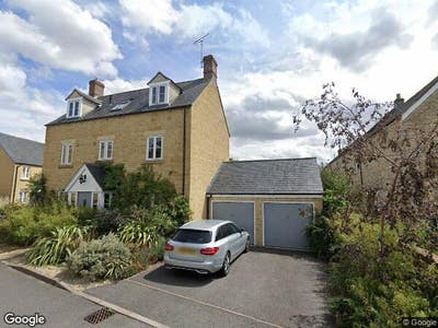 Large ensuite room in quiet detached family house Main Photo