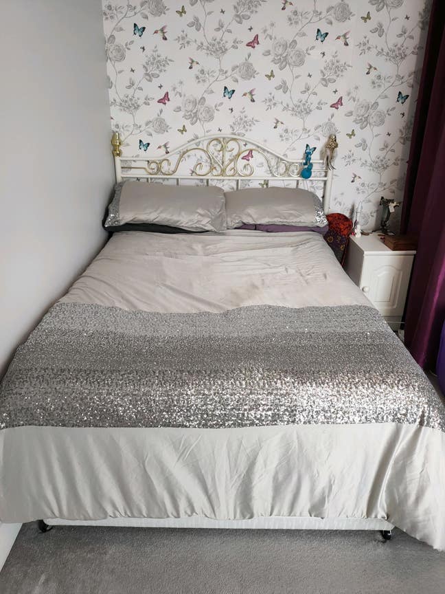 Dble room to rent for professional female  Main Photo