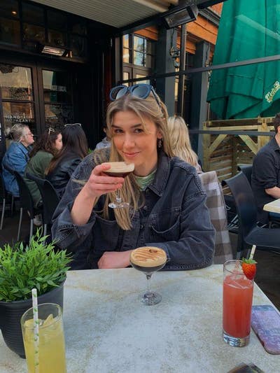 Professional Female seeks a double room Main Photo