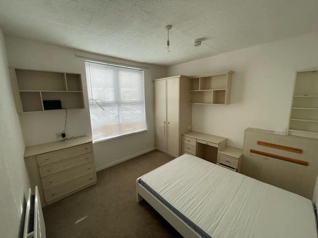 Lovely furnished double room close to city centre Main Photo