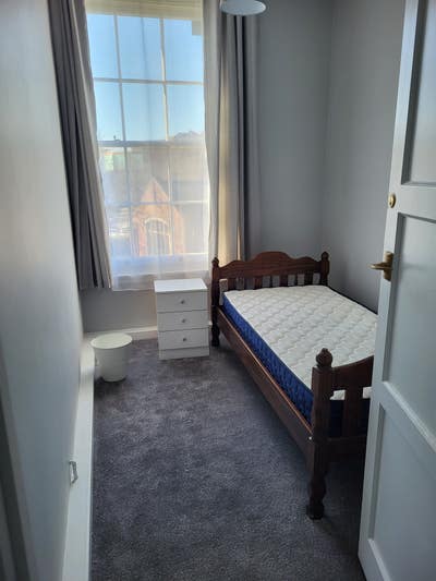 A newly refurbished flat in the middle Exeter. Main Photo